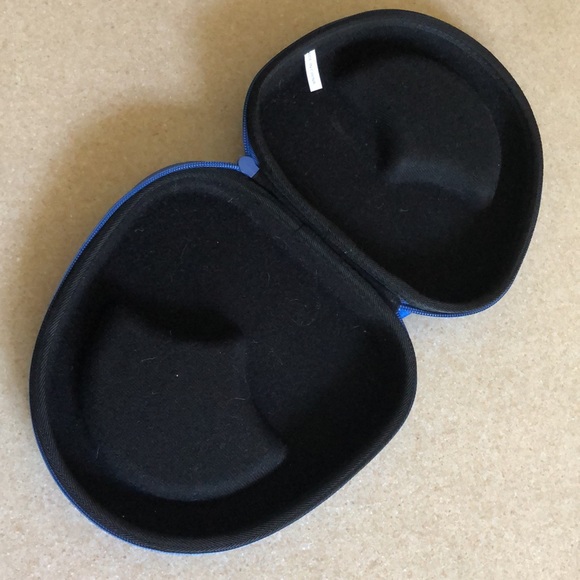 Hard Shell Headphone Travel Carrying Case - Picture 12 of 16